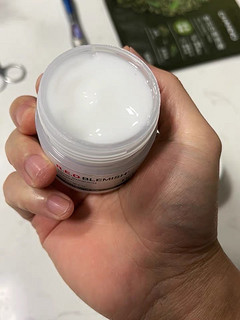 Dr.G/drg面霜奶冻霜是一款专为敏感肌肤设计的补水保湿产品。