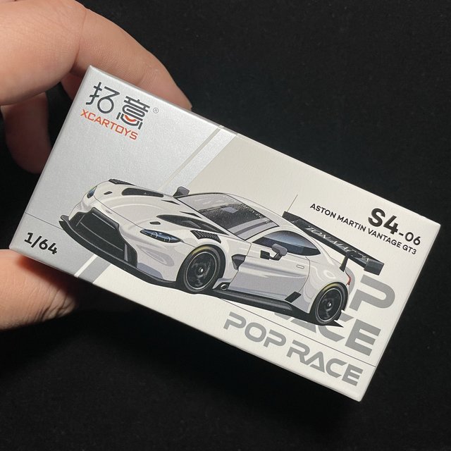 PopRace 阿斯顿马丁 Vantage GT3 白色涂装