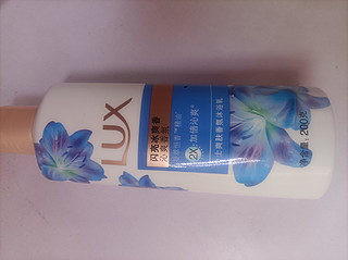 LUX 沐浴乳，清爽舒适，让肌肤柔嫩光滑!