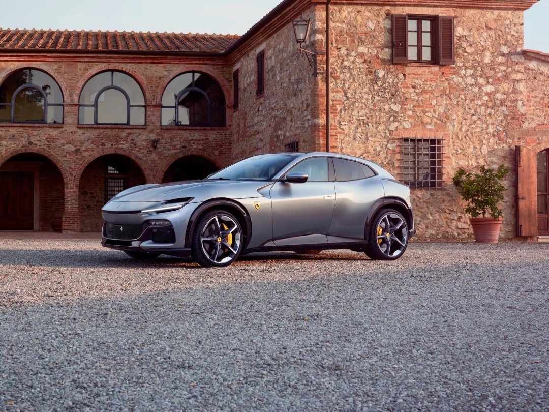 一台能越野,四门对开门,四座的法拉利