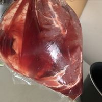 京东买的超值牛肉，带着高汤的牛腱子。