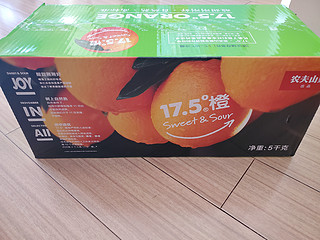 大口喝橙，感受农夫山泉 17.5°橙的清新口感!