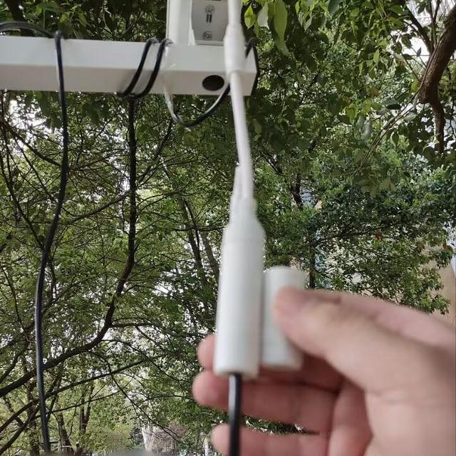 poe监控摄像头不想自己接水晶头，使用成品网线结果防雨帽安装不上，可以试试这个配件。