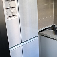 全新海尔 475 冰箱，超级零嵌冰箱，占地面积小，储存容量大!