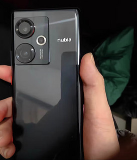 nubia 努比亚Z50S 12GB+256GB黑色 第二代骁龙8 144HZ高刷 新35mm定制光学系统5000mAh电池80W快充