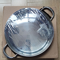 大容量不锈钢汤锅，家庭必备。