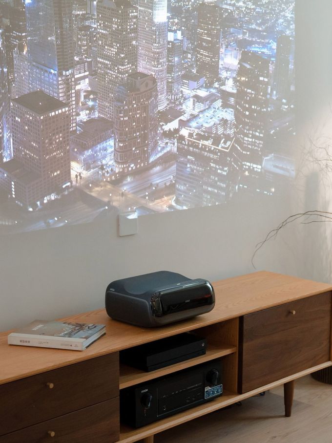 拒绝空间约束,坚果o2 ultra 4k超短焦家用三色激光投影仪点评