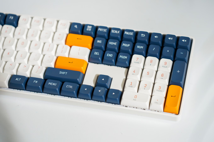 爱国者a108性价比超高的双模机械键盘