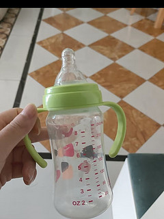 爱得利（IVORY） 奶瓶 宽口径吸管奶瓶 带手柄PP材质婴儿奶瓶240ml（颜色随机）