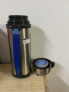 230R在亚马逊海外购买的一个ZOJIRUSHI 象印 Tuff 运动水壶,2.0L