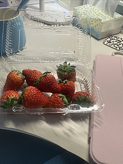 冬季养生来一盒奶油草莓