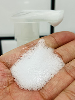 清洁与保护的完美结合来自威露士泡沫洗手液