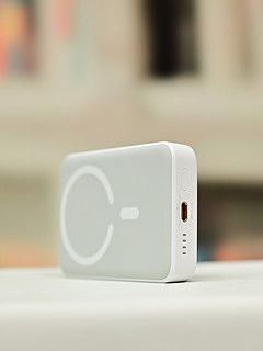 倍思苹果 MagSafe 磁吸无线充电宝，充电更快，更便捷!