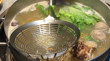 天气冷，适合吃一顿热乎乎的潮汕牛肉火锅，超级满足！