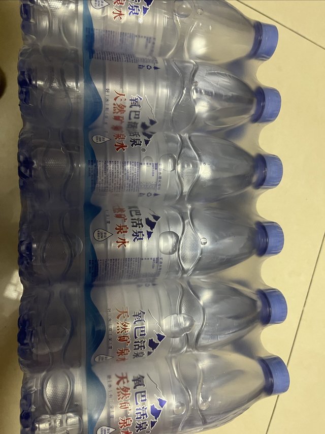生活虽平淡，喝点矿泉水吧