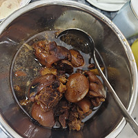广东美食，坐月子滋补必备的猪脚姜。