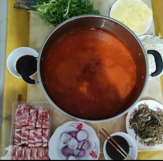 火锅底料的秘密：添加这些食材，让你的火锅更加美味!