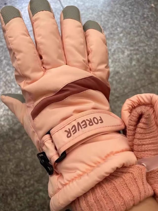 给媳妇准备的滑雪手套