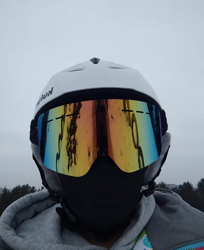 滑雪头盔