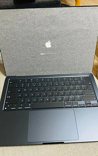 Apple MacBook Air【教育优惠】 13.6 8核M2芯片(8核图形处理器) 8G 256G SSD 深空