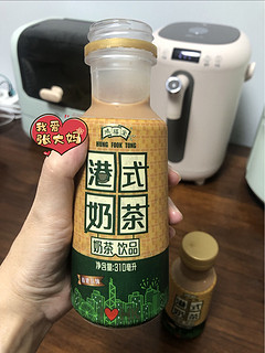 鸿福堂的港式奶茶，是瓶装奶茶里比较好喝的。