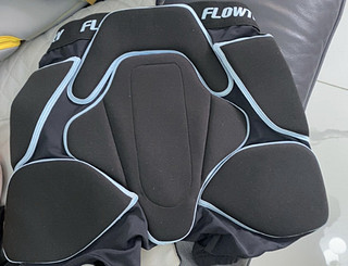 滑雪装备分享，Flow Theory内穿护膝护臀