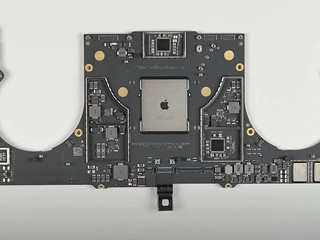 太流弊！网友手工焊接升级最新Macbook Pro M3到8TB硬盘