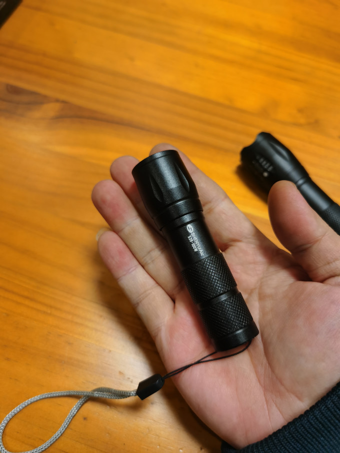 值友人手1把的神鱼手电筒你买了吗?_什么值得买