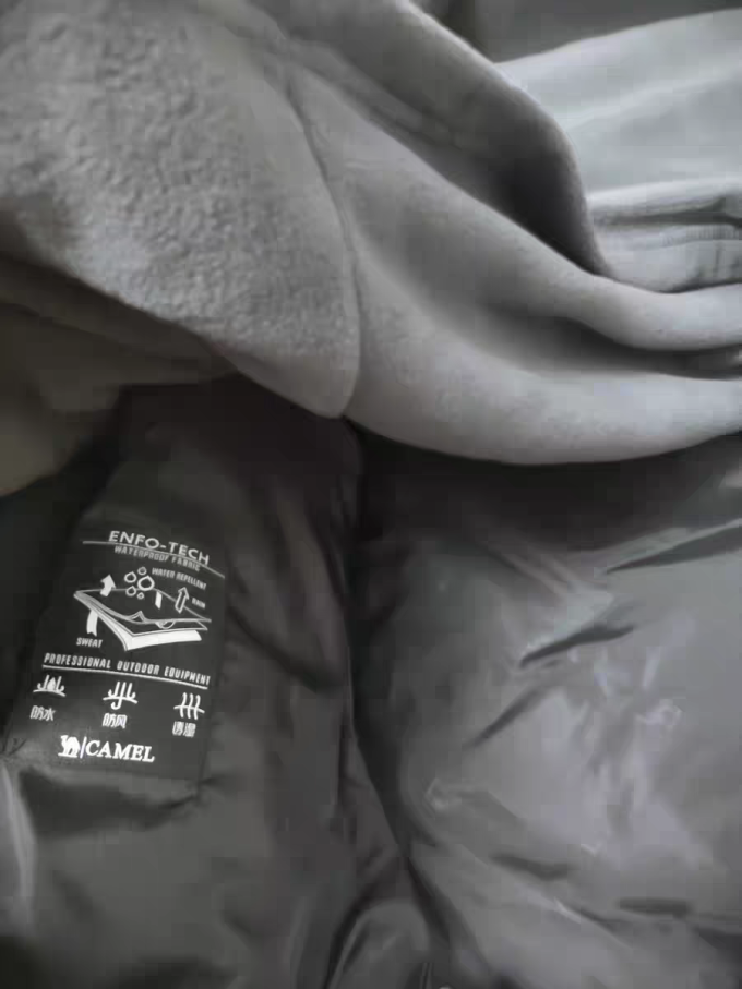 骆驼运动夹克
