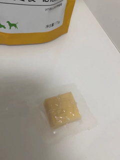 汪爸爸狗狗零食奶酪是一款专为幼犬和中大小型犬设计的宠物营养训练奖励