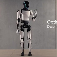 特斯拉展示 Optimus 第二代人形机器人：速度提身体控制能力更强。 