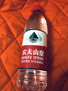 5毛钱一瓶的矿泉水，你们都跟着买了吗？