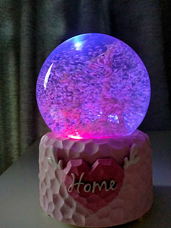 孩子最爱的礼物，飘雪水晶球音乐盒 