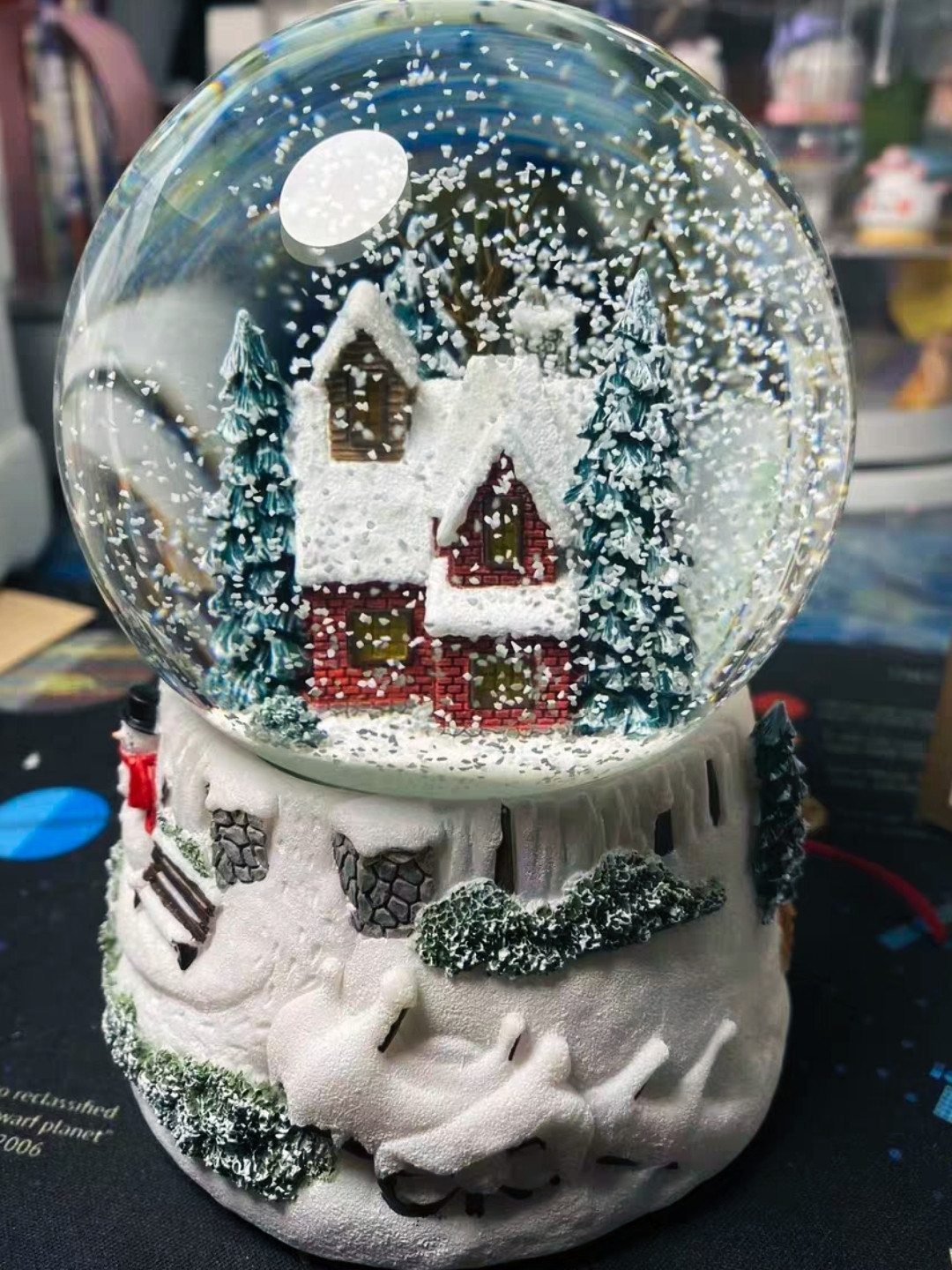 超抓小孩眼球的圣诞水晶球:圣诞爆款!