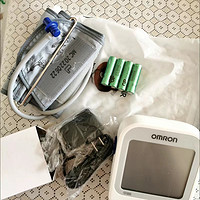 ￼￼欧姆龙（OMRON）上臂式电子血压计 原装进口 血压测量仪J710 标配电池