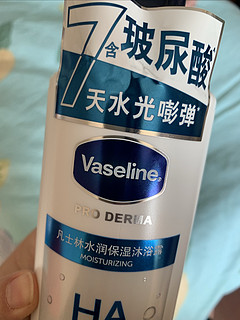 凡士林(Vaseline)玻尿酸保湿润肤沐浴露，让你冬季也能拥有水润肌肤，现在买一送二！