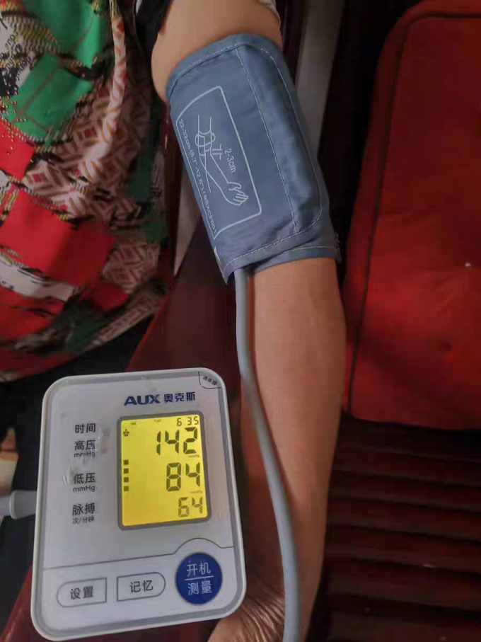 欧姆龙上臂式血压计