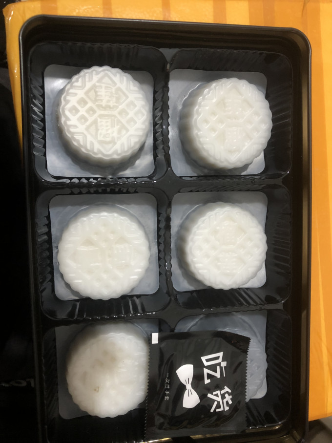 心粤莲月饼