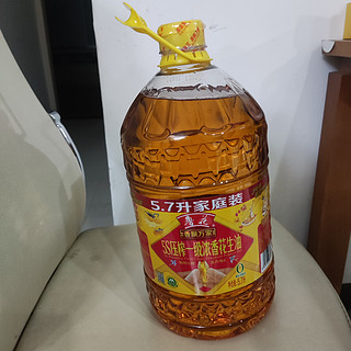 102元买了一桶鲁花5.7L花生