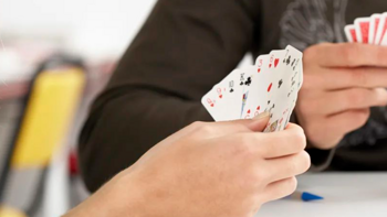 掼蛋扑克 篇十五：决胜掼蛋的关键——控牌