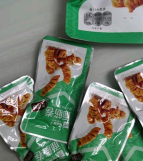 良品铺子 面筋卷烧烤味烤面筋卷网红辣条味豆干小零食儿时怀旧小吃120g