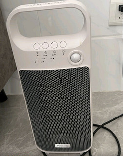 松下（Panasonic）取暖器家用/便携暖风机/办公室桌面电暖气/台式节能速热电暖器烤火电暖炉对流浴室暖