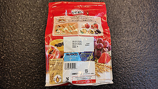 分别在天猫超市和天猫国际各买了一包卡乐比麦片，除了包装袋印的文字，其他都一样！