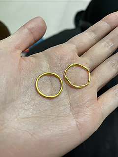 周六福实体店搞活动，室友送的古法素圈戒指