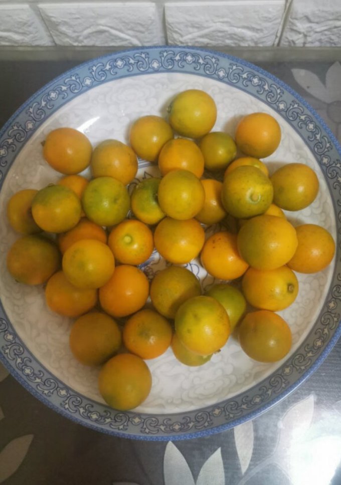 颜小荭新鲜水果