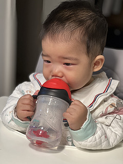 可爱的水杯让宝宝更爱喝水
