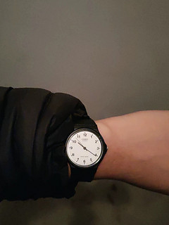 卡西欧小黑表，时尚又实用，满足不同场合需求