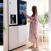 冰箱藏着什么秘密？敲一敲就揭晓！颠覆传统冰箱外观，自带制冰机的635L大容量LG敲一敲冰箱测评