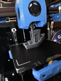 一根根型材一个个螺丝拼出来的voron0.2 3D打印机