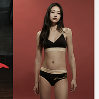 Calvin Klein 2024龙年限定系列发布，烫金图案灵动出彩。